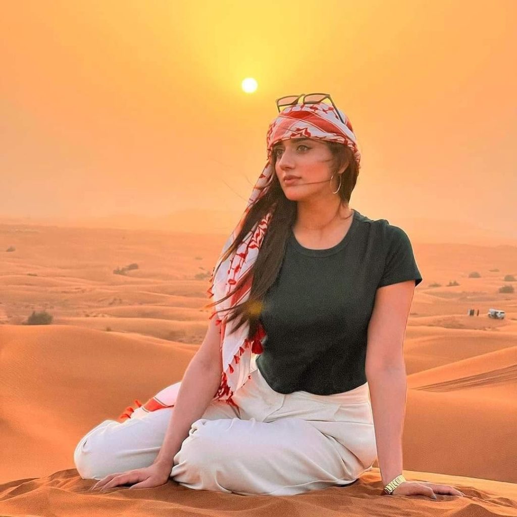 What to Wear on a Dubai Desert Safari A Comprehensive Guide